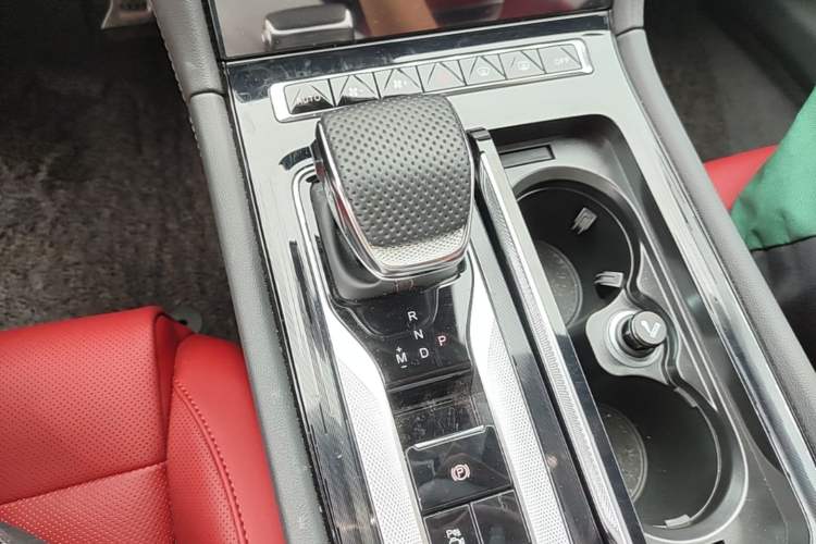 Used Hongqi H6 2025 2.0T ZhiShang Version Gear Lever