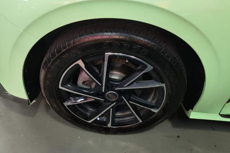 Used Hongqi H6 2025 2.0T Zhiyuan Edition Left Front Wheel Hub