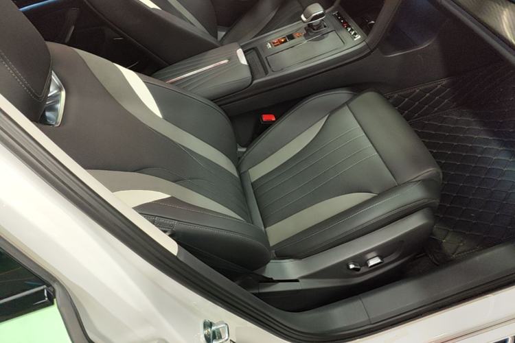 Used Hongqi H6 2025 2.0T Zhiyuan Edition Right Front Seat