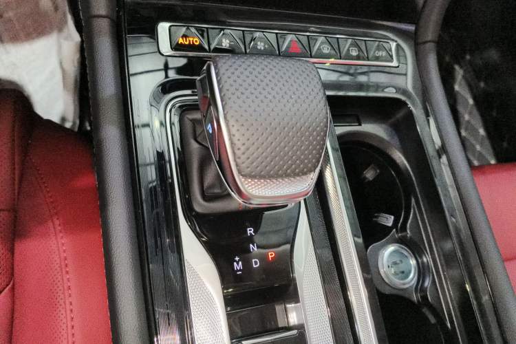 Used Hongqi H6 2025 2.0T ZhiMei Edition Gear Lever