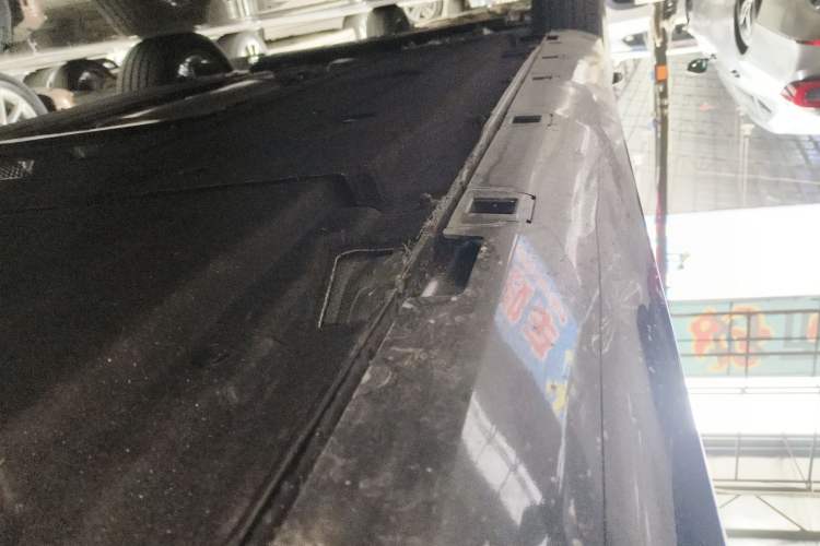 Used Hongqi H6 2025 2.0T ZhiMei Edition Left Side Sill