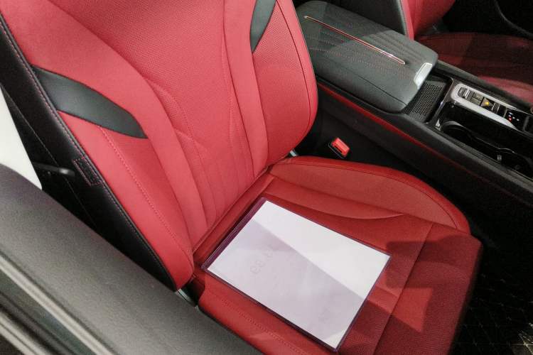 Used Hongqi H6 2025 2.0T ZhiMei Edition Right Front Seat