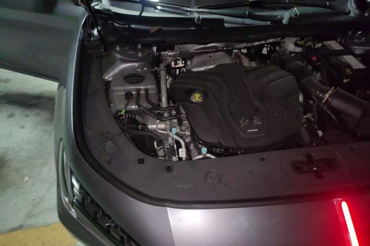 Used Hongqi H6 2025 2.0T ZhiZhen Edition Engine Bay Right