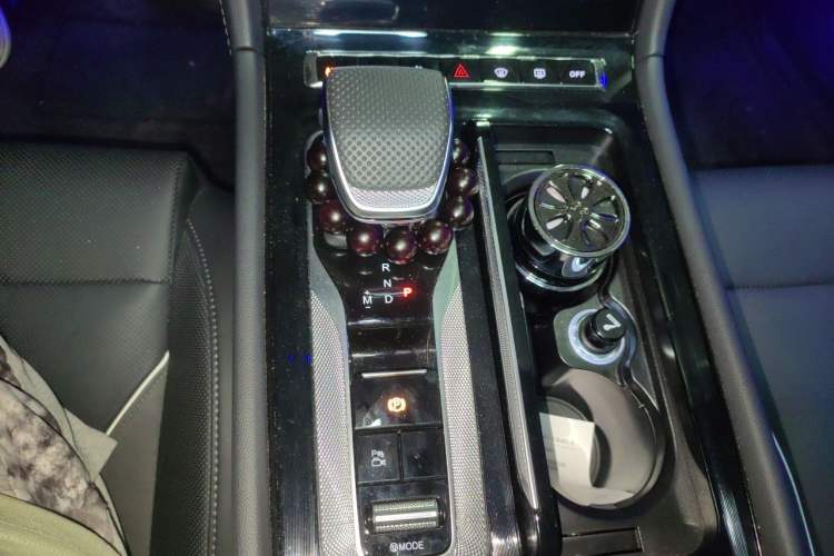 Used Hongqi H6 2025 2.0T ZhiZhen Edition Gear Lever