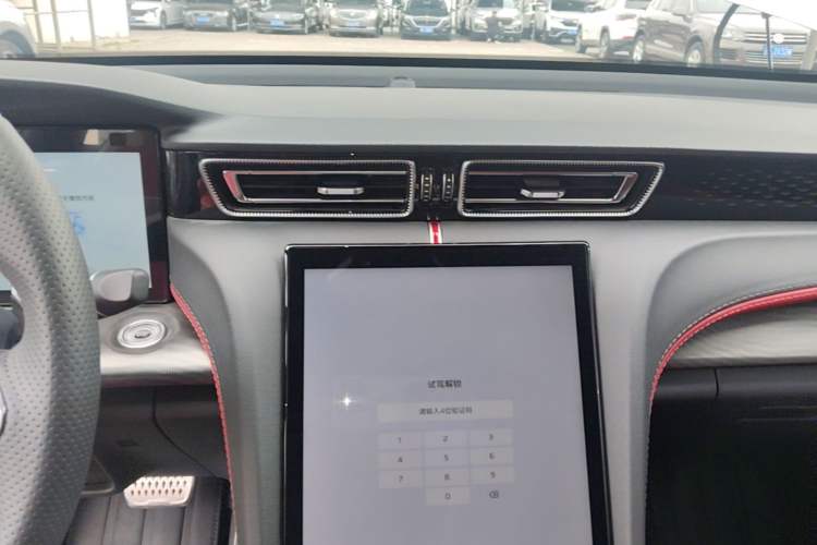 Used Hongqi H6 2025 2.0T ZhiShang Version Audio And AC Panel