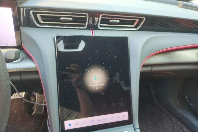 Used Hongqi H6 2025 2.0T ZhiMei Edition Audio And AC Panel