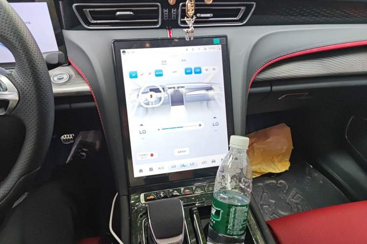 Used Hongqi H6 2025 2.0T ZhiMei Edition Audio And AC Panel