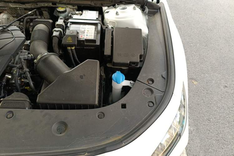 Used Hongqi H6 2025 2.0T ZhiShang Version Engine Bay Left