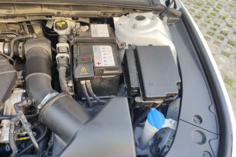 Used Hongqi H6 2025 2.0T ZhiMei Edition Engine Bay Left