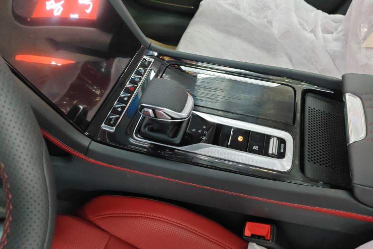 Used Hongqi H6 2025 2.0T ZhiMei Edition Gear Lever