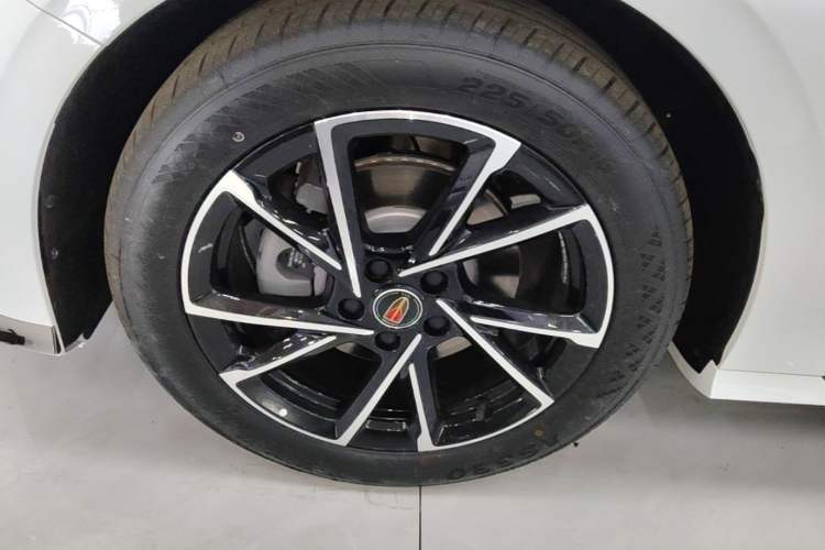 Used Hongqi H6 2025 2.0T ZhiMei Edition Left Front Wheel Hub