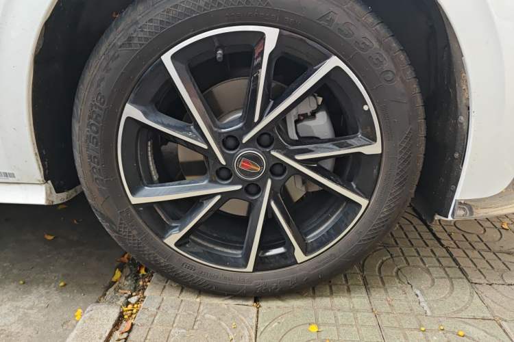 Used Hongqi H6 2025 2.0T ZhiMei Edition Right Front Wheel Hub