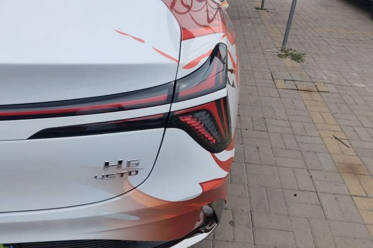 Used Hongqi H6 2025 2.0T ZhiShang Version Right Rear Taillight