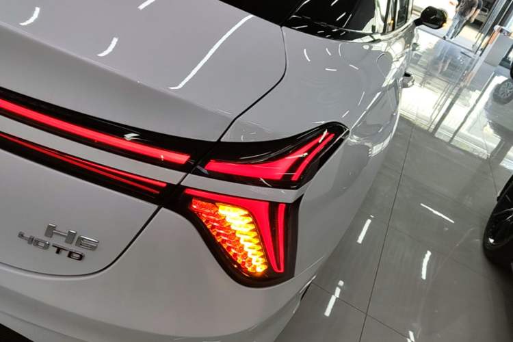 Used Hongqi H6 2025 2.0T ZhiMei Edition Right Rear Taillight