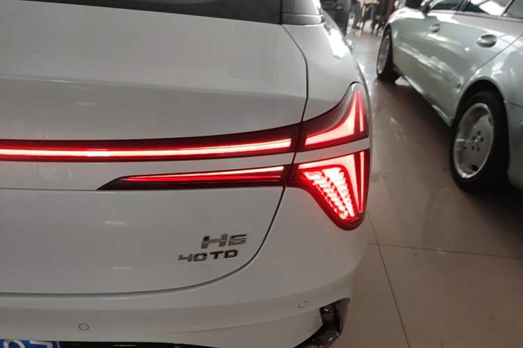 Used Hongqi H6 2025 2.0T ZhiMei Edition Right Rear Taillight