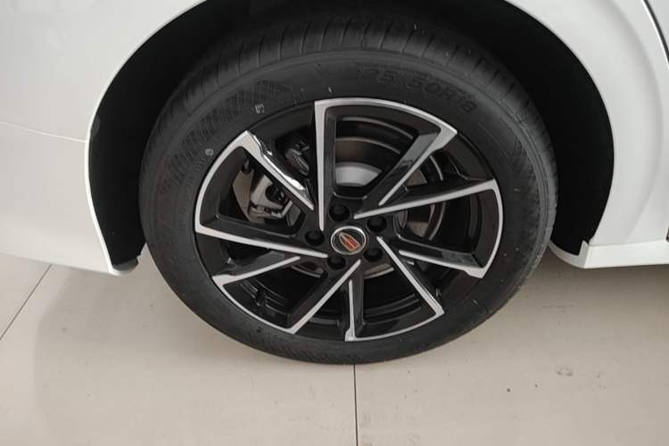 Used Hongqi H6 2025 2.0T ZhiMei Edition Right Rear Wheel Hub