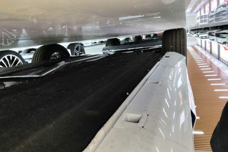 Used Hongqi H6 2025 2.0T ZhiMei Edition Right Side Sill