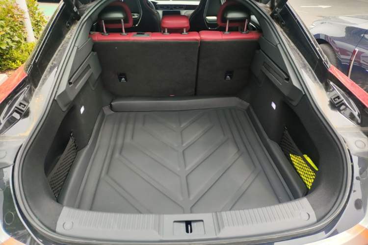 Used Hongqi H6 2025 2.0T ZhiShang Version Trunk