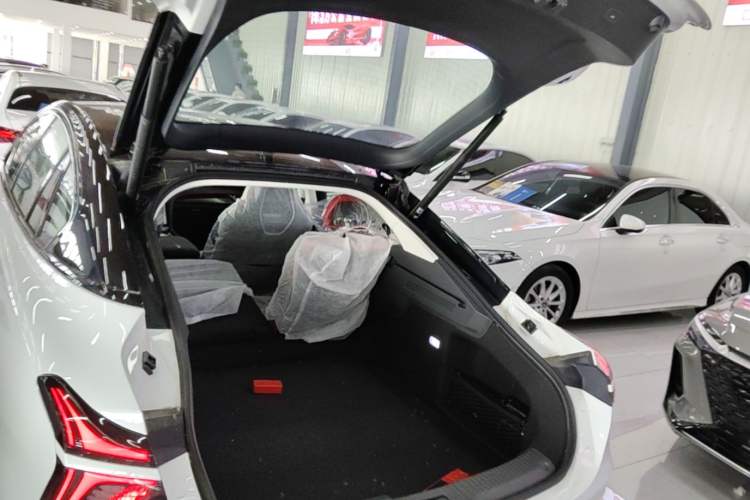 Used Hongqi H6 2025 2.0T ZhiMei Edition Trunk