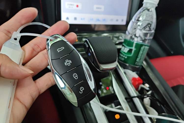 Used Hongqi H6 2025 2.0T ZhiMei Edition Vehicle Key