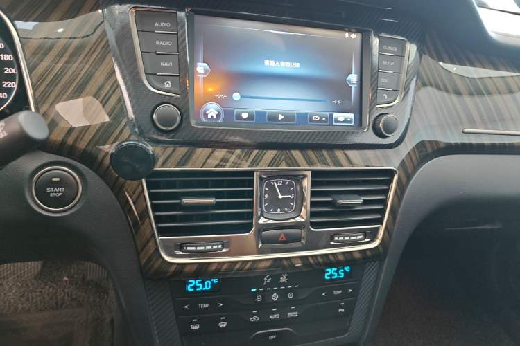 Used Hongqi H7 2021 1.8T Comfort Edition Audio And AC Panel