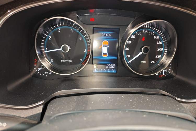 Used Hongqi H7 2021 1.8T Comfort Edition Odometer Close Up