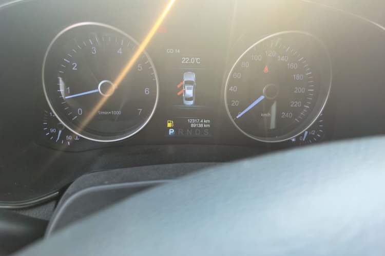 Used Hongqi H7 2018 3.0L Prestige Edition Odometer Close Up