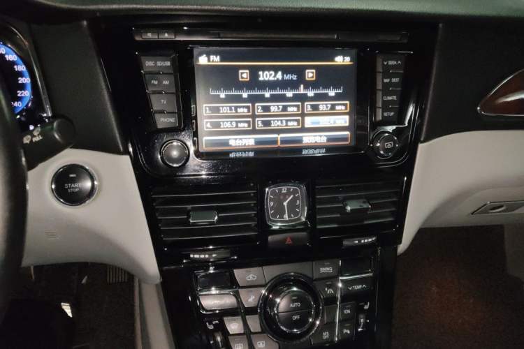 Used Hongqi H7 2013 3.0L Prestige Model Audio And AC Panel