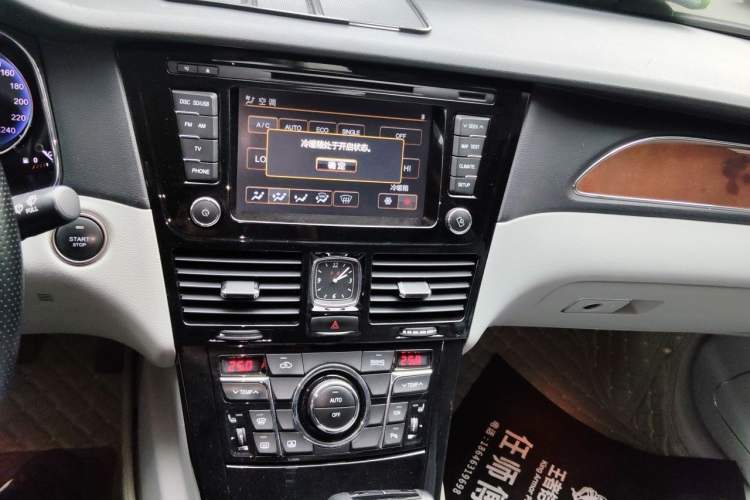 Used Hongqi H7 2013 2.0T Luxury Model Audio And AC Panel