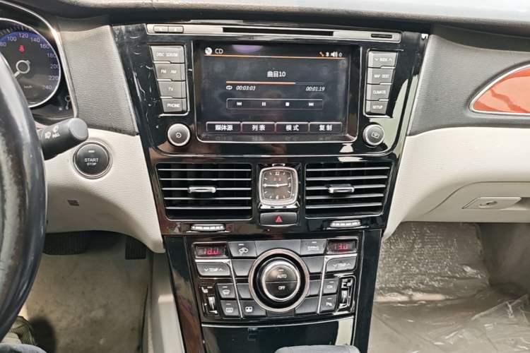 Used Hongqi H7 2013 2.0T Luxury Model Audio And AC Panel
