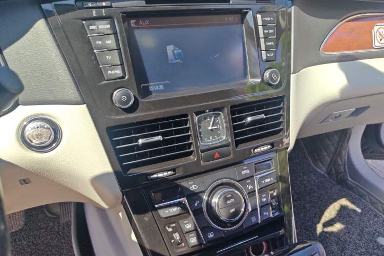 Used Hongqi H7 2013 3.0L Prestige Model Audio And AC Panel