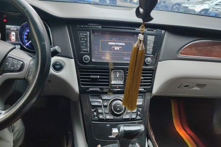 Used Hongqi H7 2013 2.5L Prestige Model Audio And AC Panel