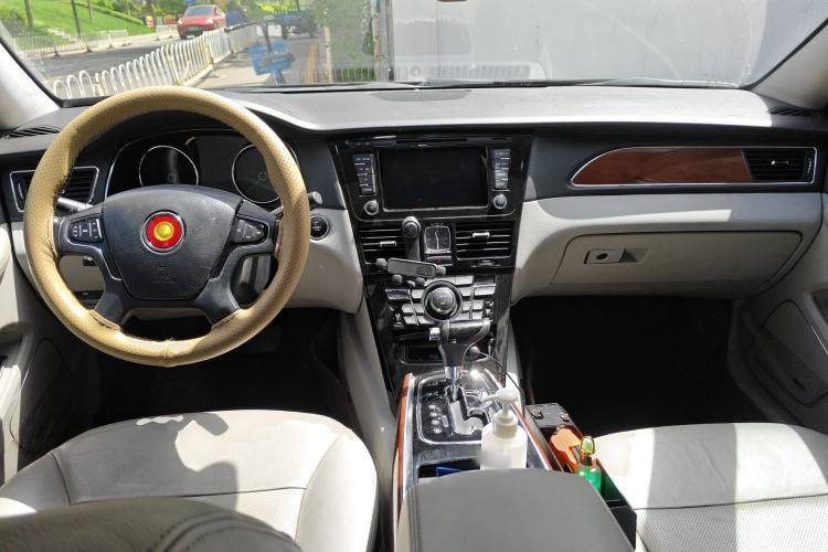 Used Hongqi H7 2013 2.0T Luxury Model Center Console