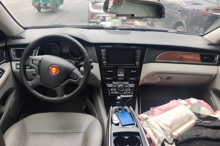 Used Hongqi H7 2013 2.0T Luxury Model Center Console