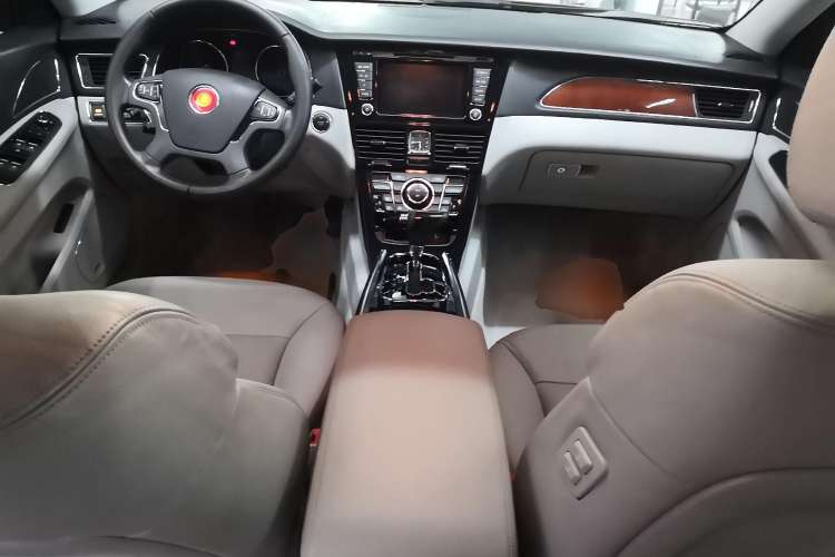 Used Hongqi H7 2013 2.0T Luxury Model Center Console