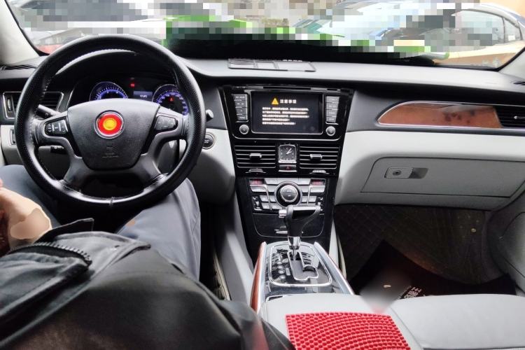 Used Hongqi H7 2013 2.0T Luxury Model Center Console