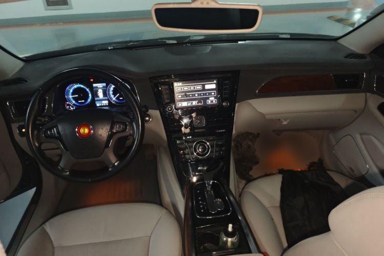 Used Hongqi H7 2013 2.0T Luxury Model Center Console
