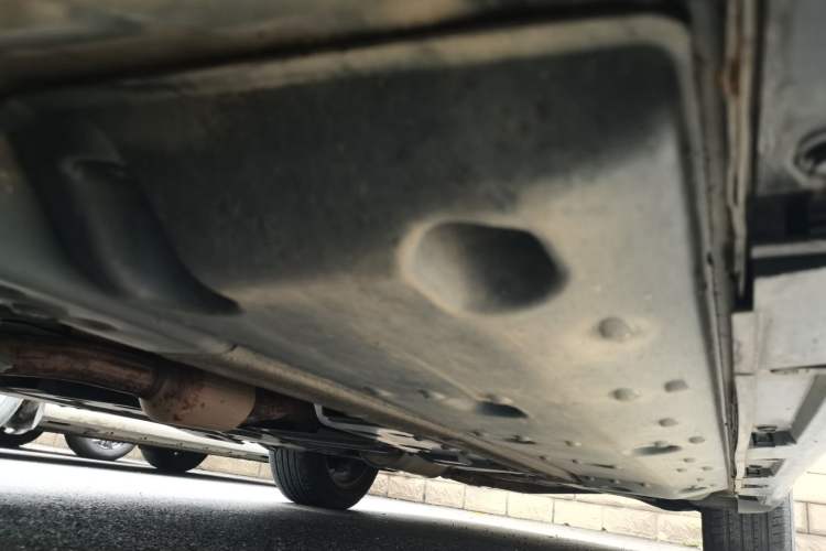 Used Hongqi H7 2013 2.0T Luxury Model Chassis Front Left