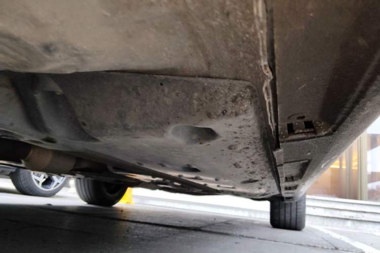 Used Hongqi H7 2013 2.0T Luxury Model Chassis Front Left