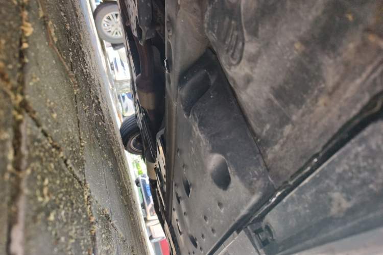 Used Hongqi H7 2013 2.0T Luxury Model Chassis Front Left