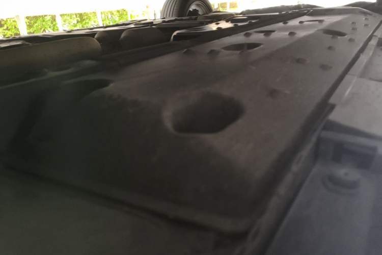 Used Hongqi H7  Chassis Front Right