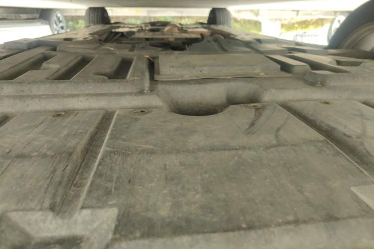 Used Hongqi H7 2013 2.0T Luxury Model Chassis Front