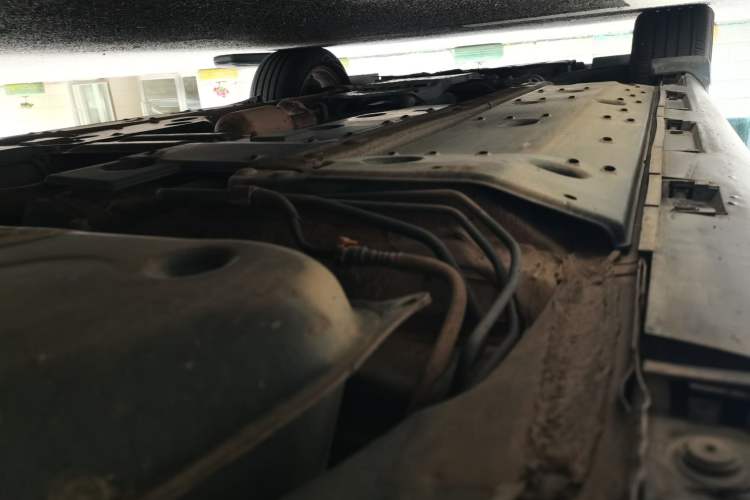 Used Hongqi H7 2013 2.0T Luxury Model Chassis Rear Left