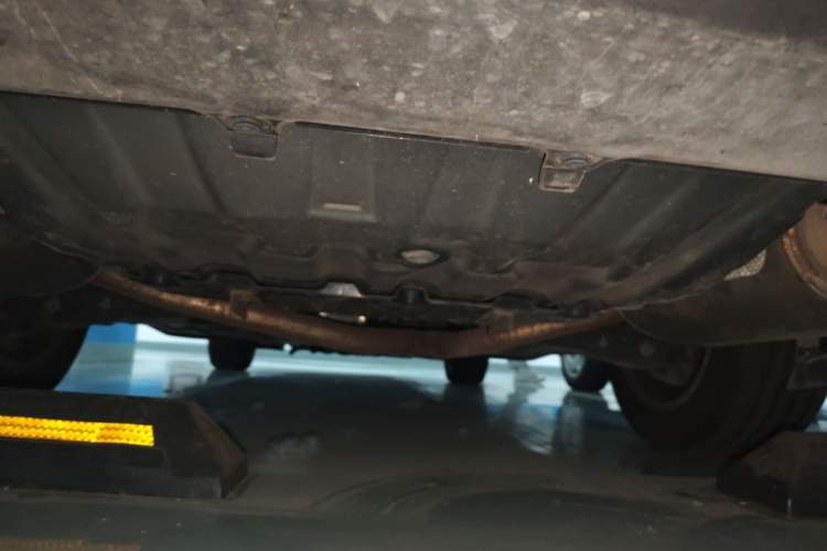 Used Hongqi H7 2013 2.0T Luxury Model Chassis Rear