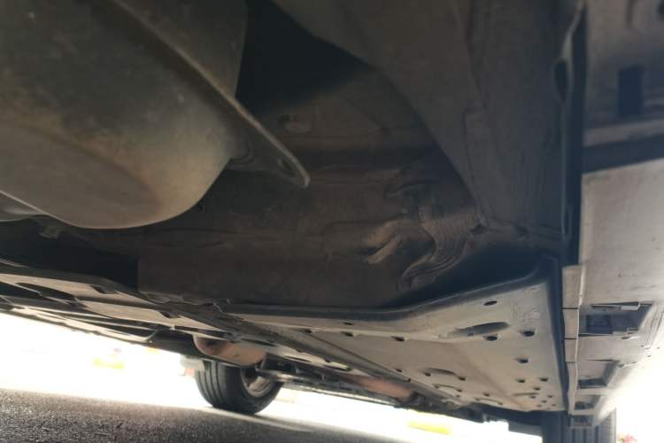 Used Hongqi H7 2013 2.0T Luxury Model Chassis Rear Right