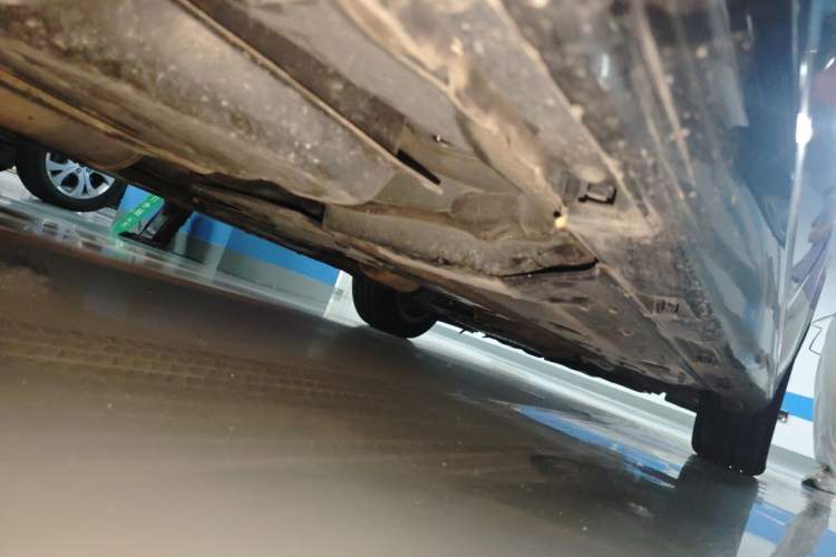 Used Hongqi H7 2013 2.0T Luxury Model Chassis Rear Right