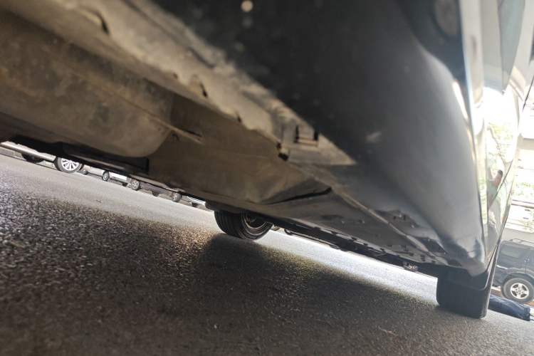 Used Hongqi H7 2013 2.0T Luxury Model Chassis Rear Right