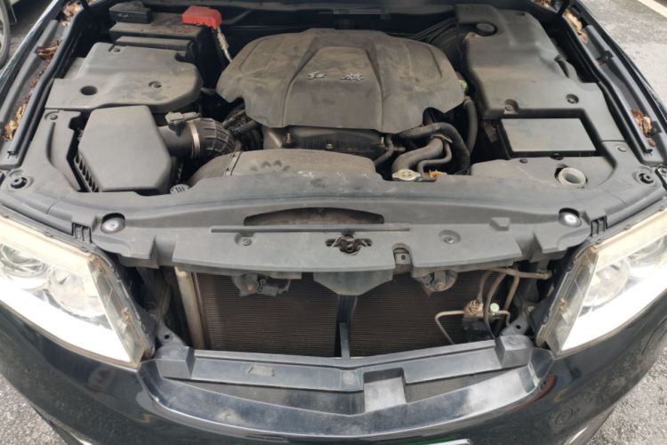 Used Hongqi H7 2013 2.0T Luxury Model Engine Bay