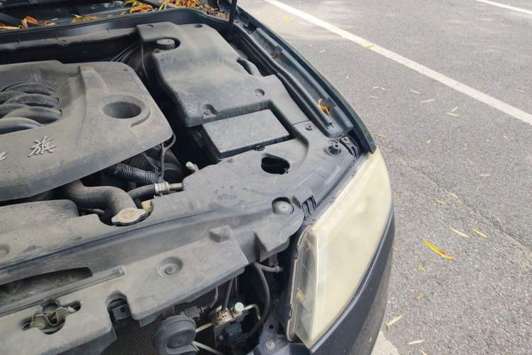 Used Hongqi H7 2013 3.0L Prestige Model Engine Bay Left