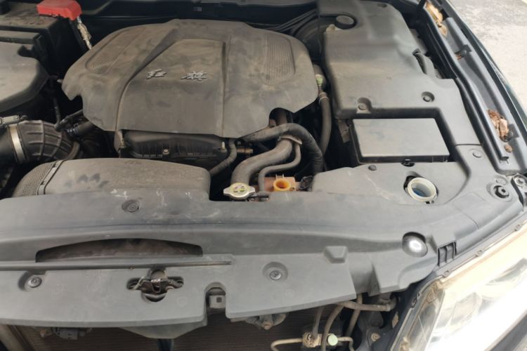 Used Hongqi H7 2013 2.0T Luxury Model Engine Bay Left